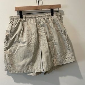 Columbia khaki PFG shorts size large